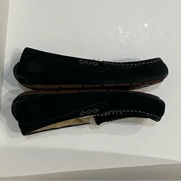 UGG Ansley Women’s 7.5 Black Suede Shearling Moccasin Slippers - Picture 5 of 10